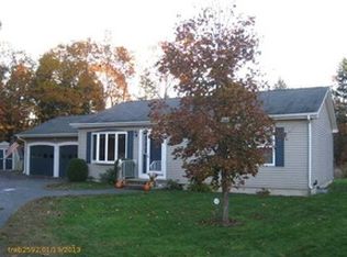 42 Fox Hollow Dr, Auburn, ME 04210