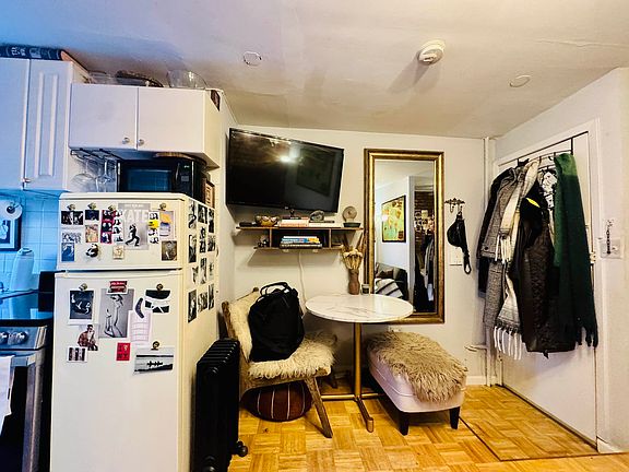 5th image of 518 E 6th St APT 12