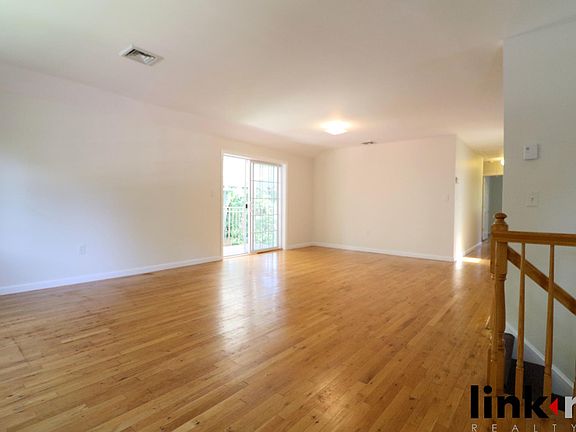 5th image of 2202 Wilson Ave #2