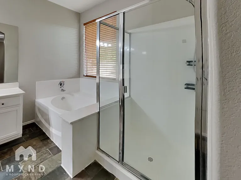 12206 W Lincoln St — Photo 18