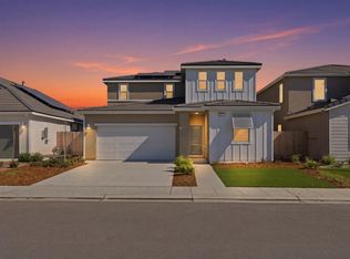 997 W Pioneer Dr, Madera, CA