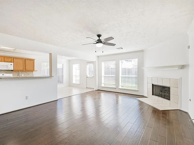 2507 Liza Ct — Photo 8