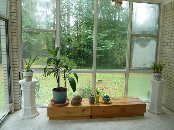 5th image of 310 Plantation Cir