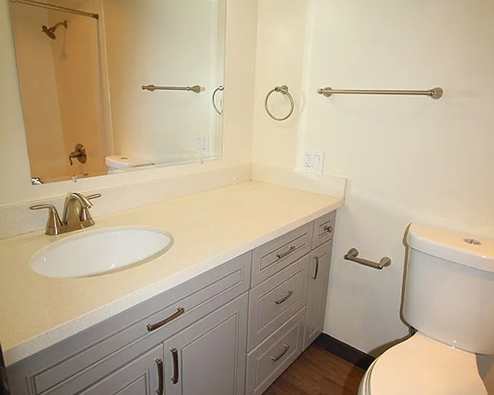 Hamilton Hall Apartments - Queen Anne — Photo 16