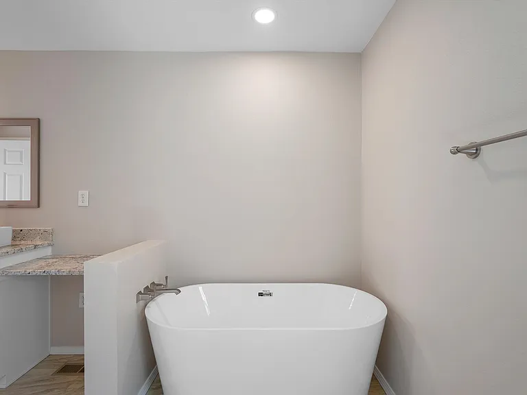 915 Kinley Ave NW — Photo 33