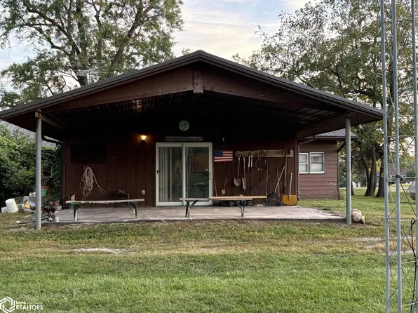 301 Jefferson St, Mystic, IA 52574