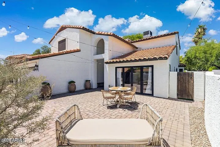 4 bed, 3.5 bath, 2483 sqft, $6,500 — Photo 2