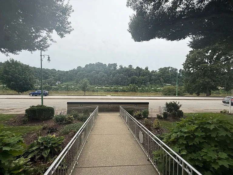1108 Kanawha Blvd E #205 — Photo 3
