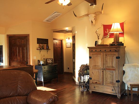 Hallway to bedrooms