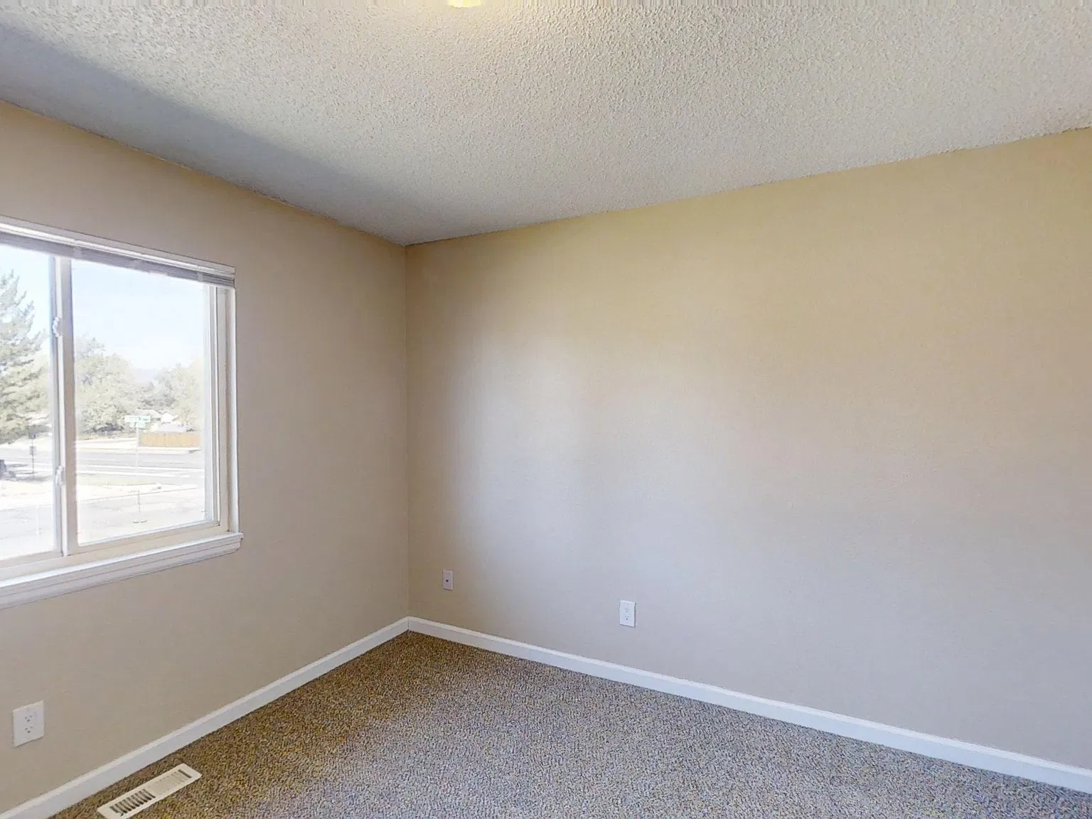 3 bed, 1248 sqft, $1,900 — Photo 4