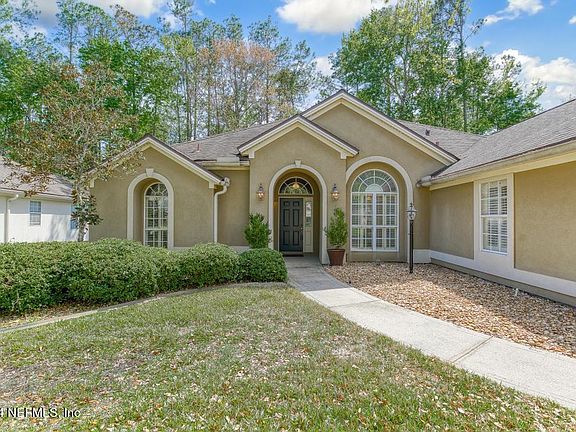 3rd image of 819 W WESTMINSTER Drive