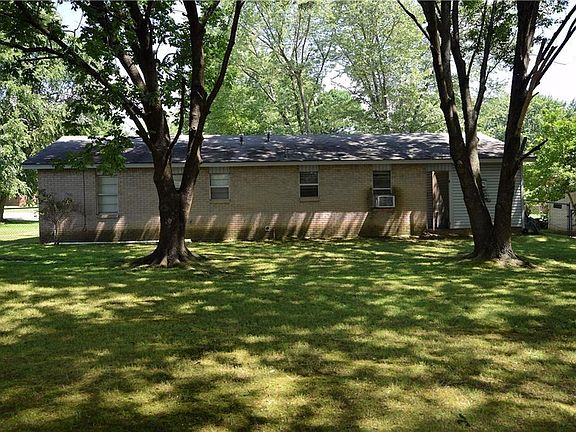 2nd image of 2302 Birch St