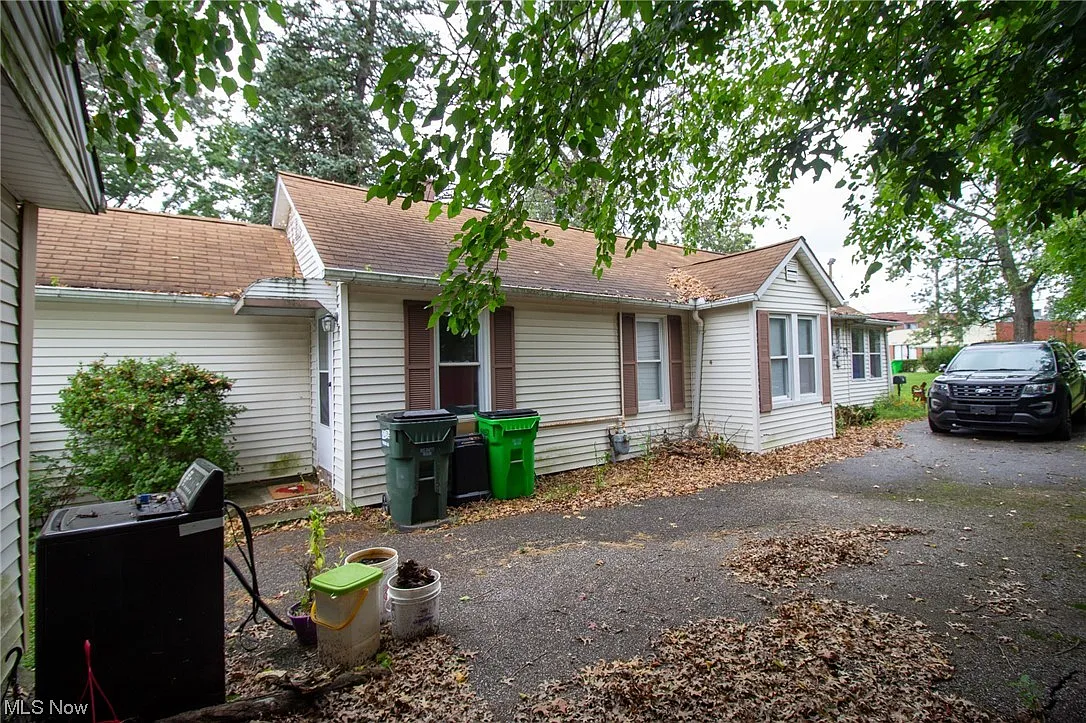 6086 Turney Rd photo 1