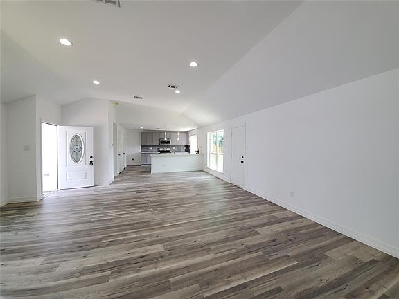 5th image of 619 Fawnwood Dr
