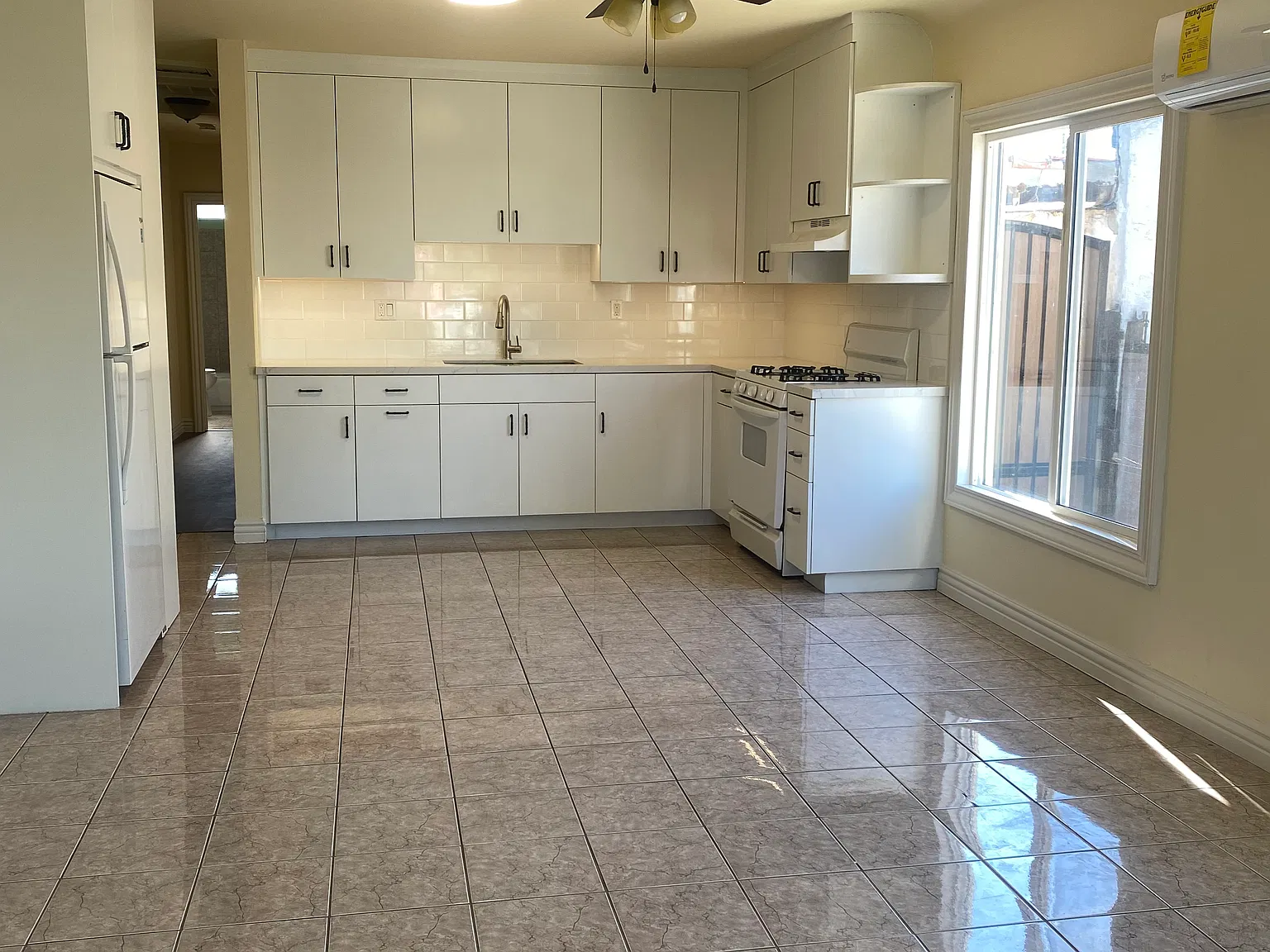 2 bed, 800 sqft, $2,500 — Photo 3