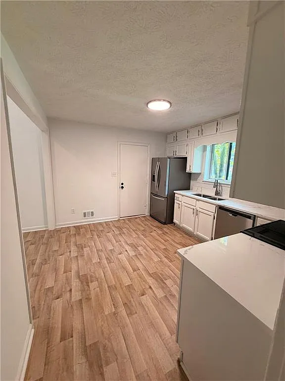 4 bed, 3.5 bath, 1608 sqft, $2,100 — Photo 4