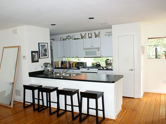 1,000 Sq. Ft. 2nd Story Open Concept Loft Dining/Living/Kitc