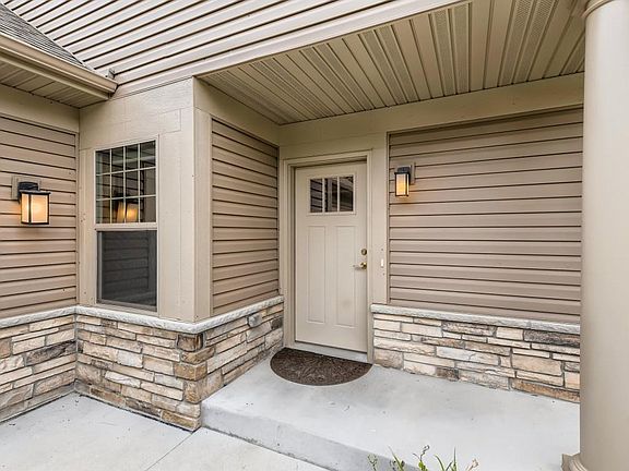 2nd image of 109 Crest Dr