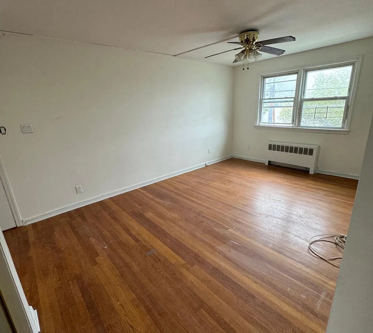119 Hobart Ave — Photo 2