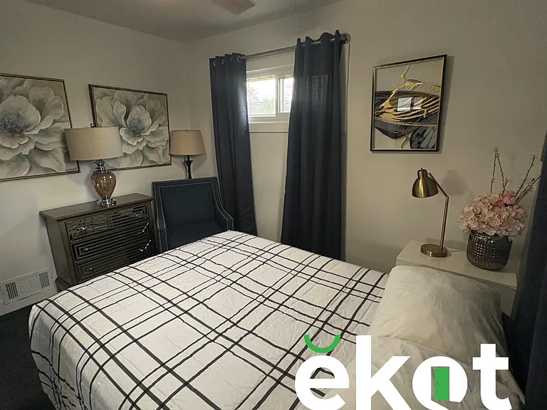 1269 W 500 S — Photo 15