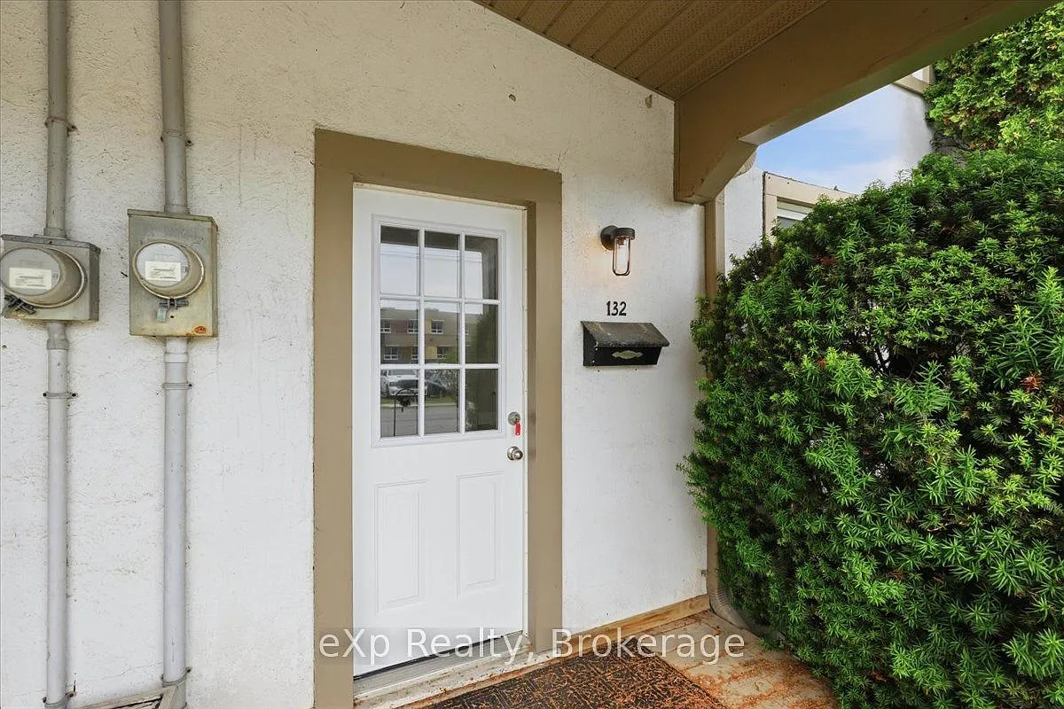 3 bed, $2,400 — Photo 3