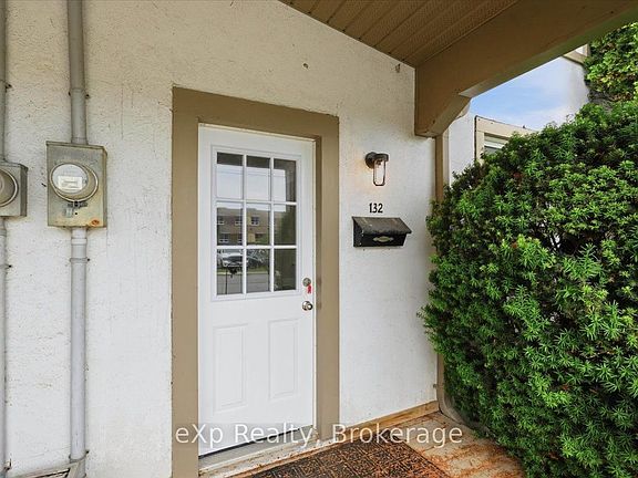 3rd image of 132 Macdonald Ave