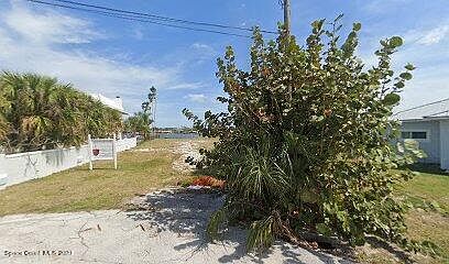 1st image of 16 W Point Dr