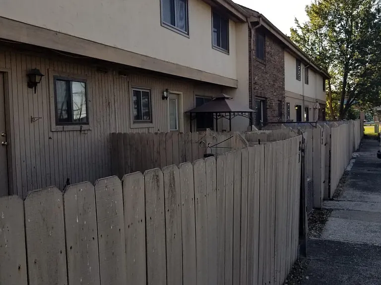 89 Stornoway Dr W — Photo 10