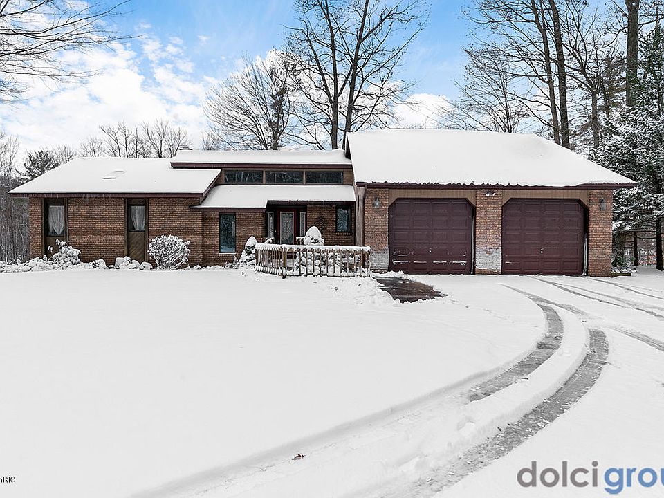 1st image of 13035 Foxwood Dr NE