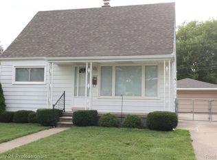 6845 Deering St, Garden City, MI 48135
