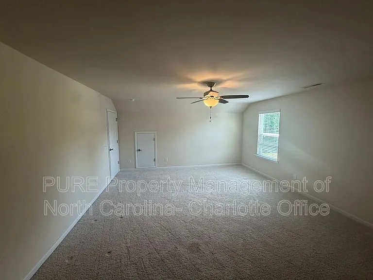 13818 Berkley Ave — Photo 34