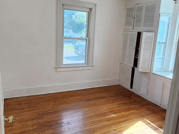 2nd image of 1056 Washington Ave #2