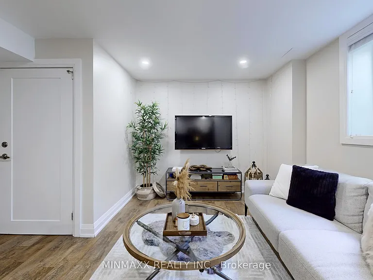 419 Wettlaufer Ter — Photo 4
