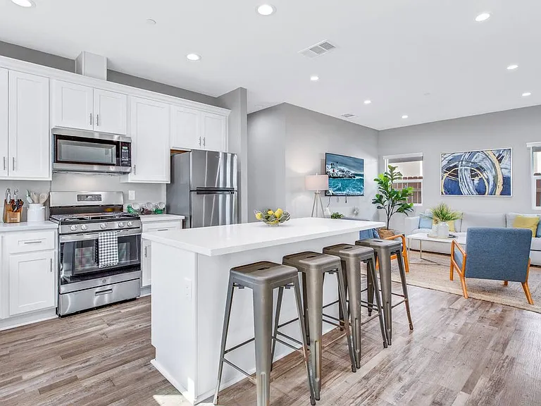 14415 Pontlavoy Ave — Photo 31
