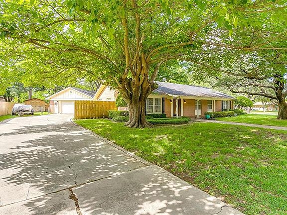 5th image of 1216 Crestwood Dr