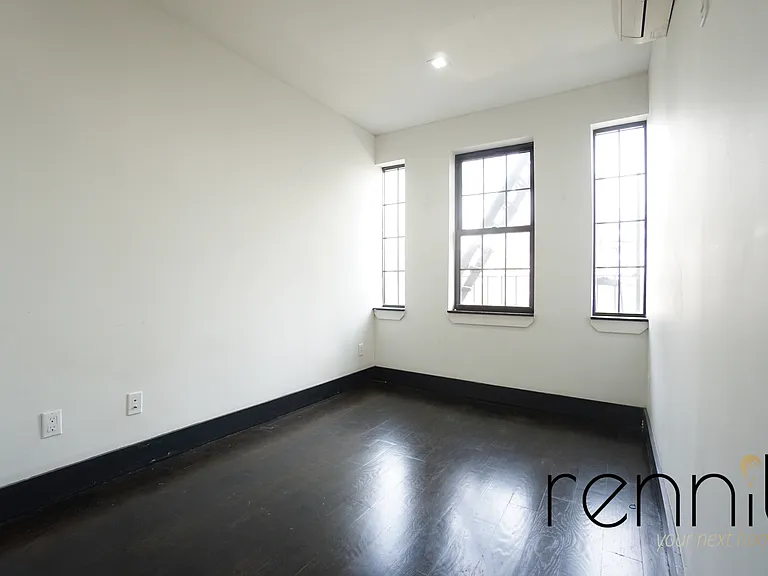 241 Devoe St #2R — Photo 8