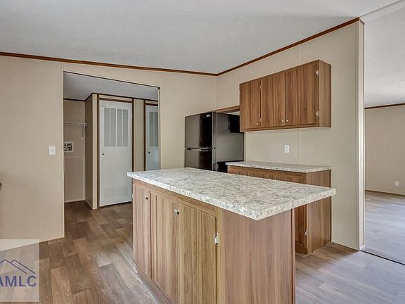 3rd image of 500 Old Oak Rd