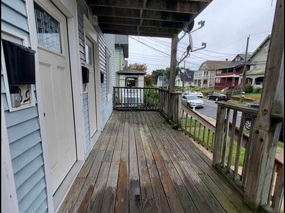 3rd image of 35 Linden St