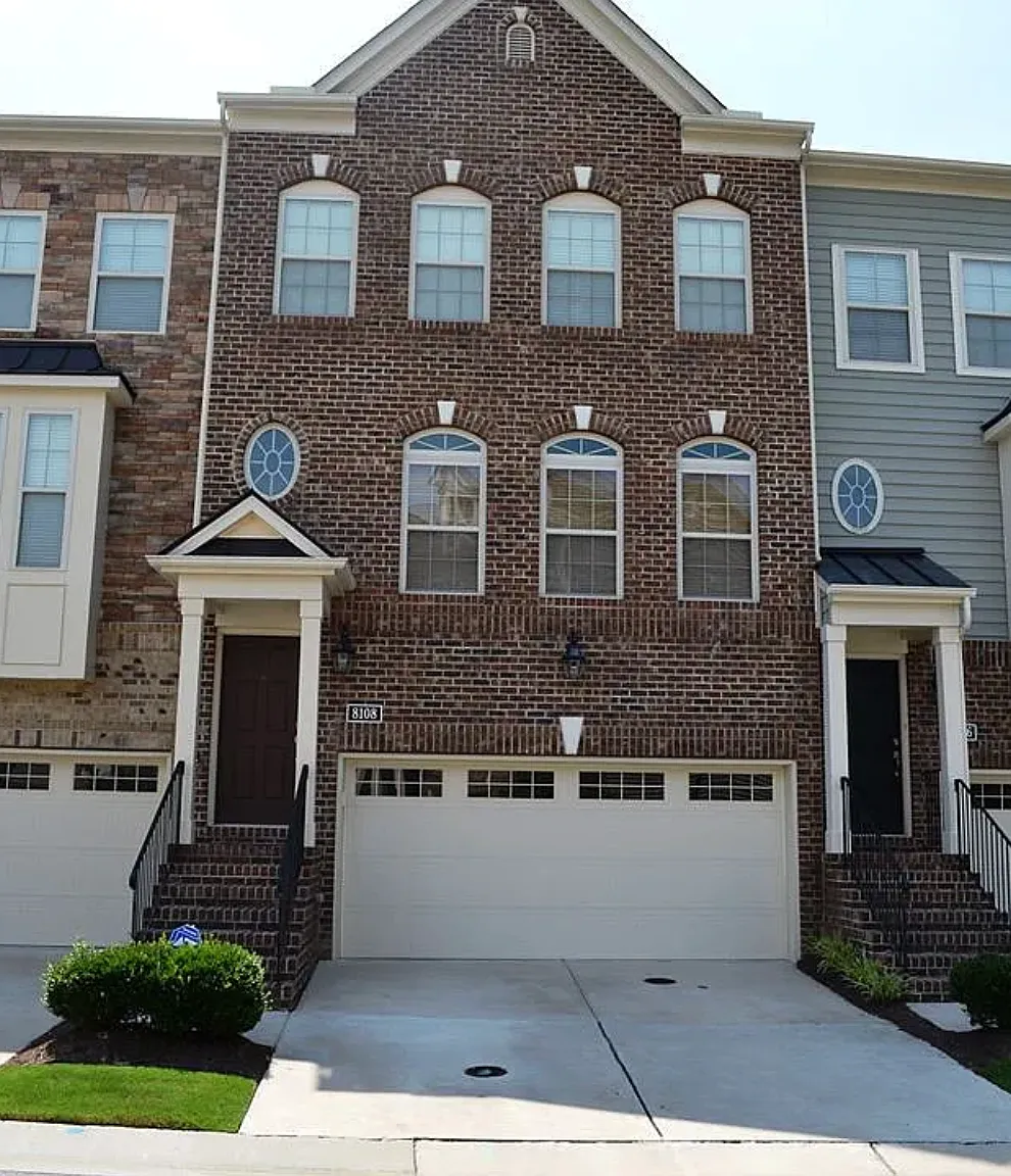 4 bed, 3.5 bath, 2528 sqft, $2,250 — Photo 1