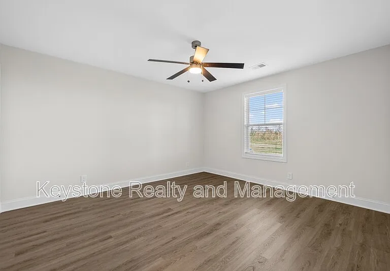 105 Mace Ln — Photo 6
