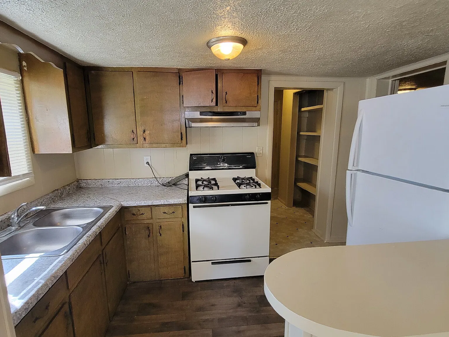 3 bed, 1.5 bath, $1,100 — Photo 4