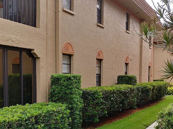 2nd image of 10164 Seminole Island Dr