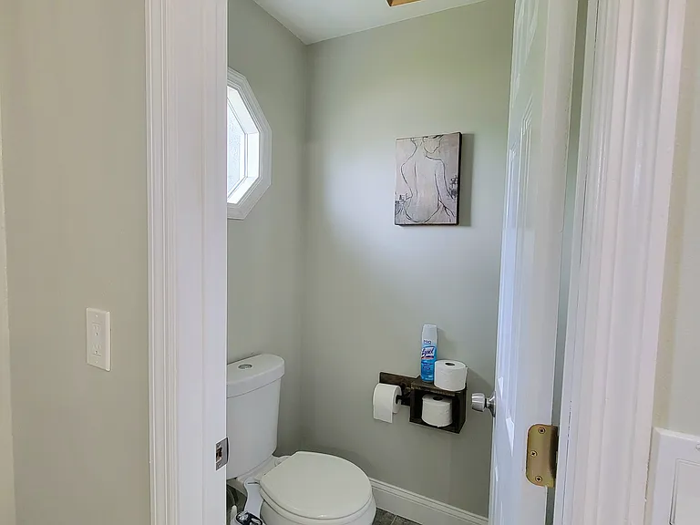 654 Madrid Dr — Photo 9