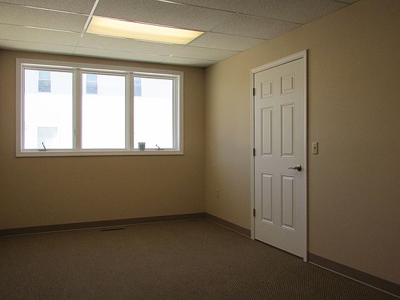 4th image of 1011 Center Ave