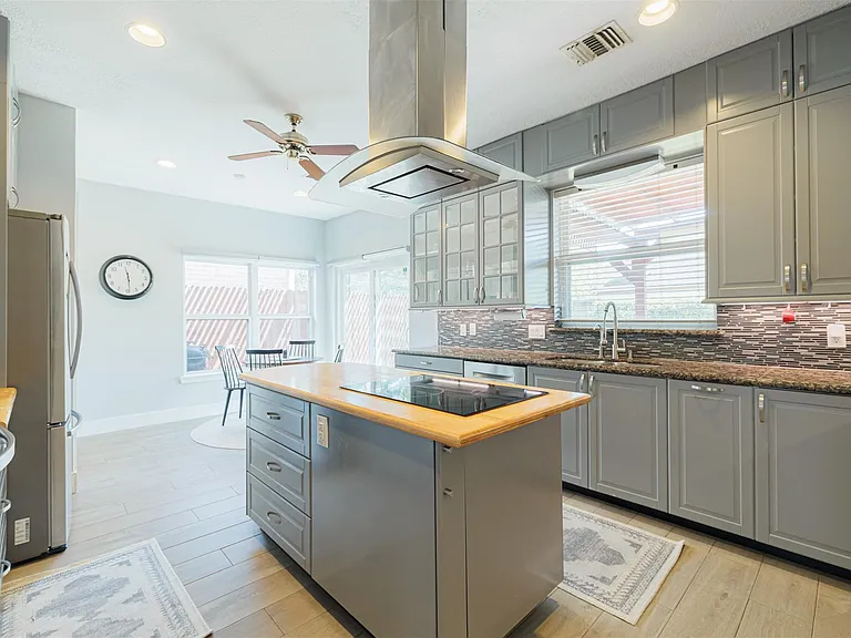 1319 Ambergate Dr — Photo 11