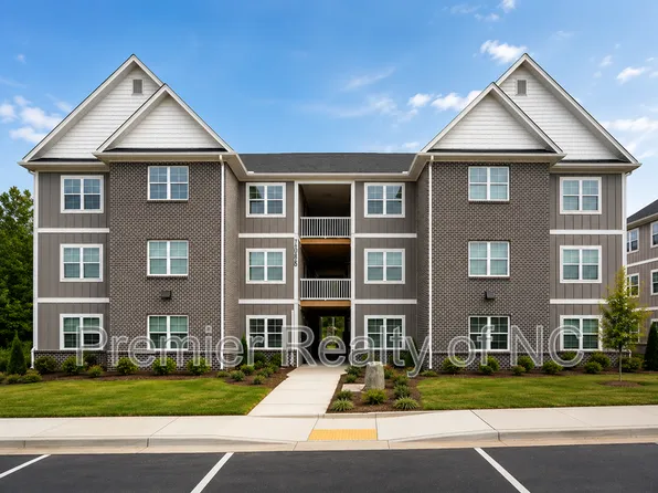 7085 Hanesbrook Cir, Clemmons, NC