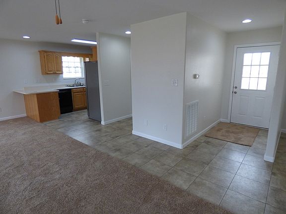 3rd image of 81 Hunter Dr