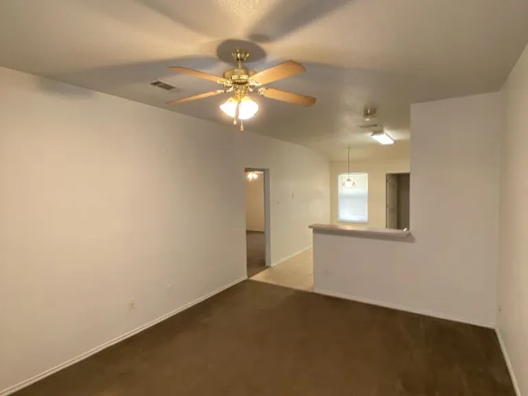 315 Janelle Dr — Photo 2
