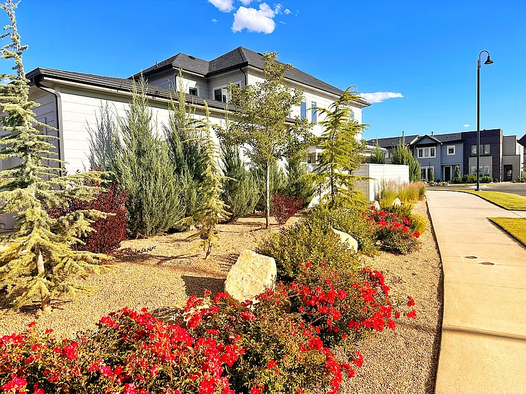 4410 E Parkcenter Blvd — Photo 4