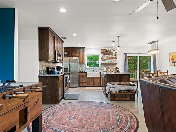 4th image of 3227 Sunrise Ct